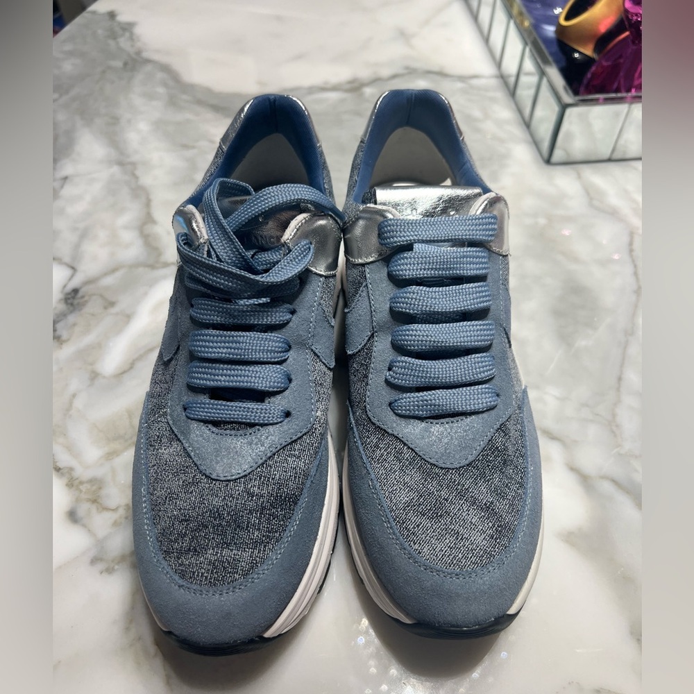 NEVER WORN VOILE BLANCHE SNEAKERS